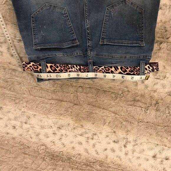 : : New Cut Off Denim Leopard Print Shorts : : - Picture 3 of 7